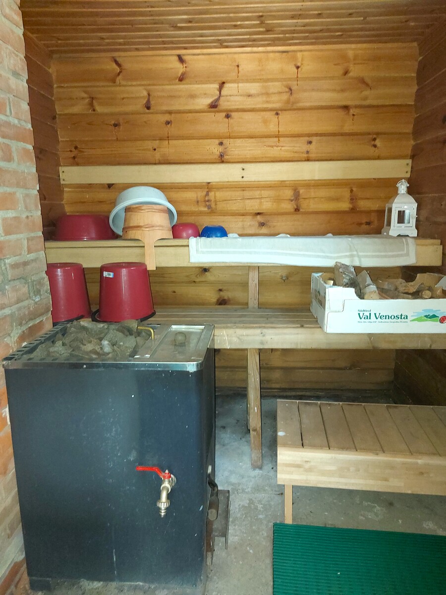 Sauna mökin yhteydessä