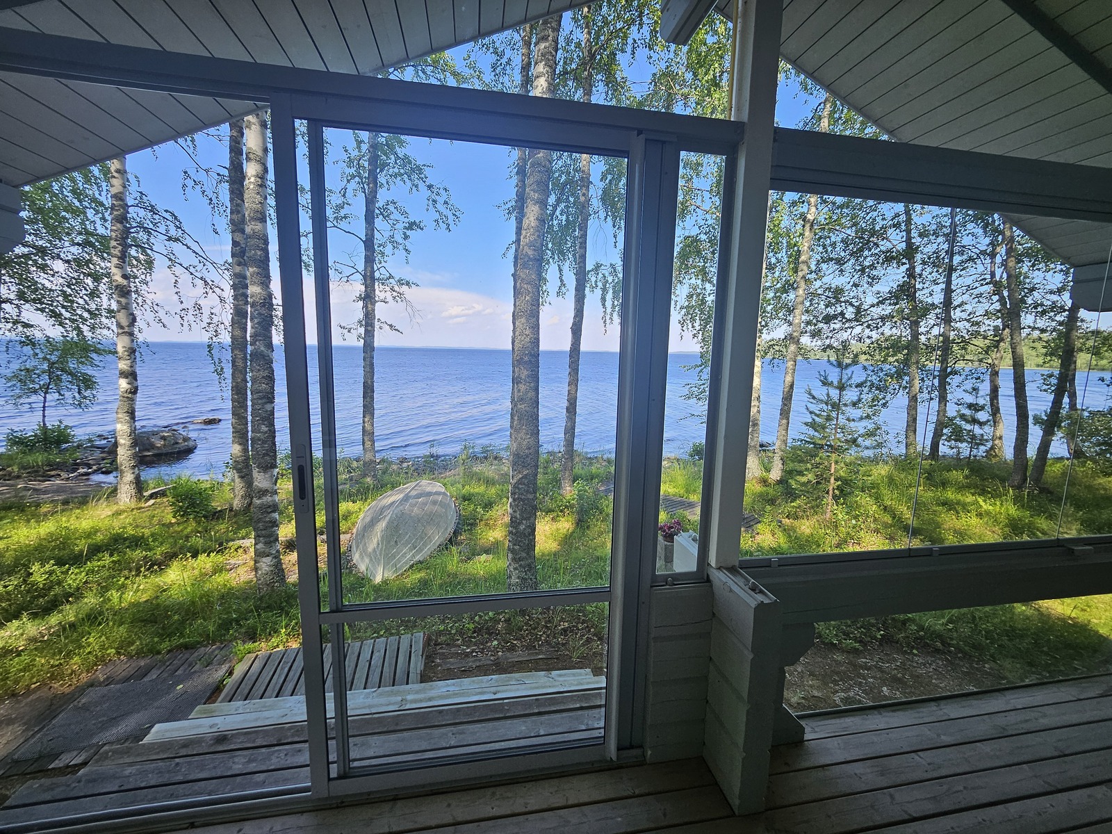 Maisema saunan terassilta