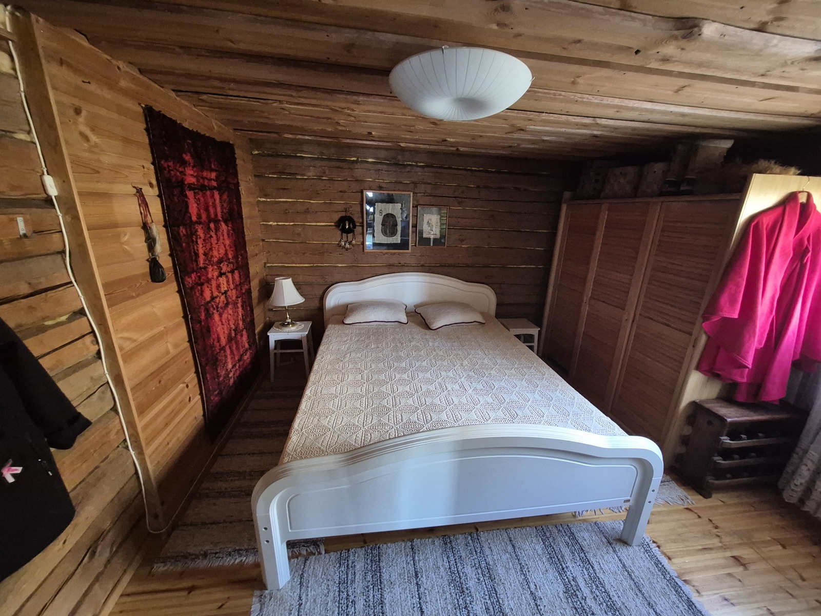 Alakerran makuuhuone