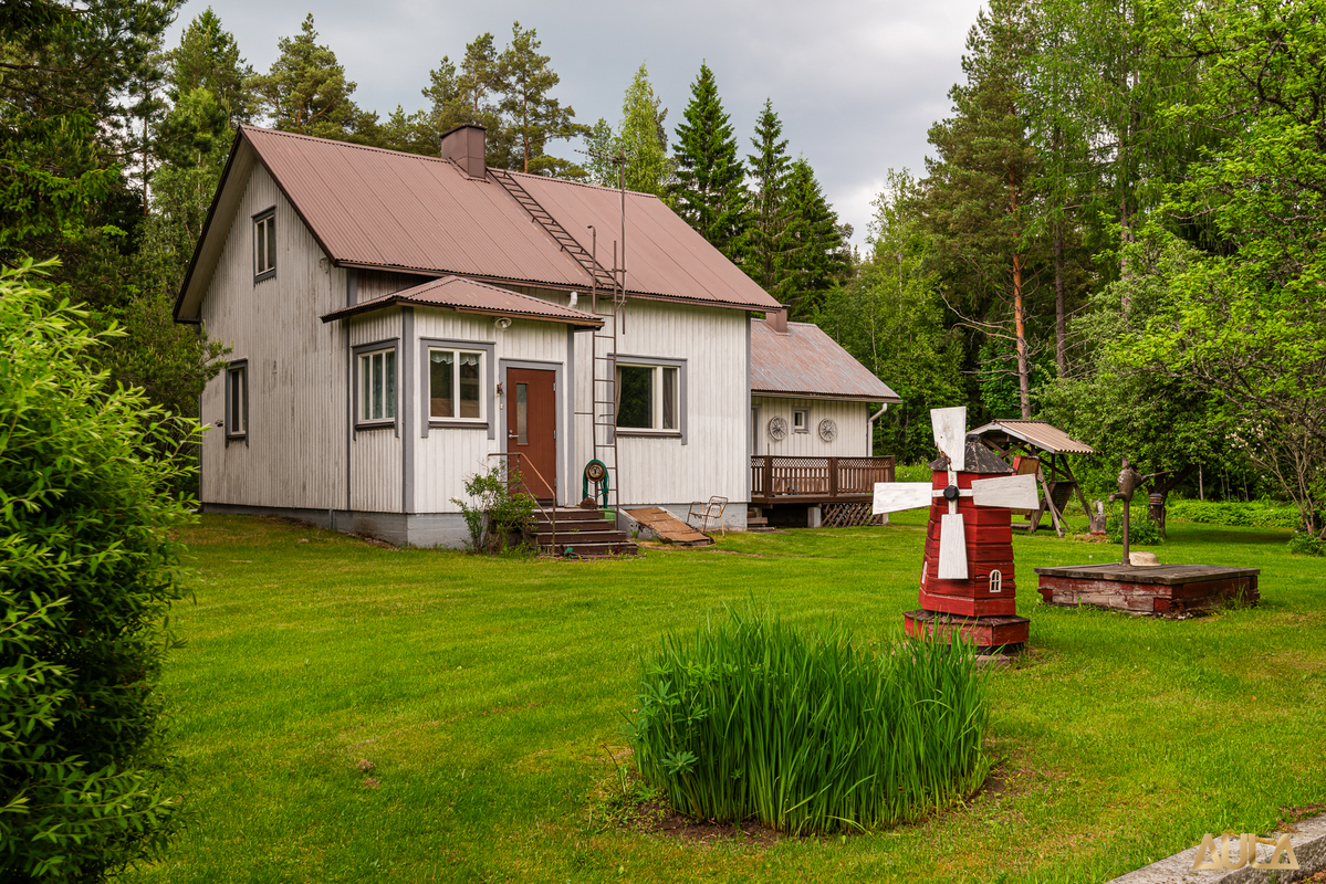 Julkisivu