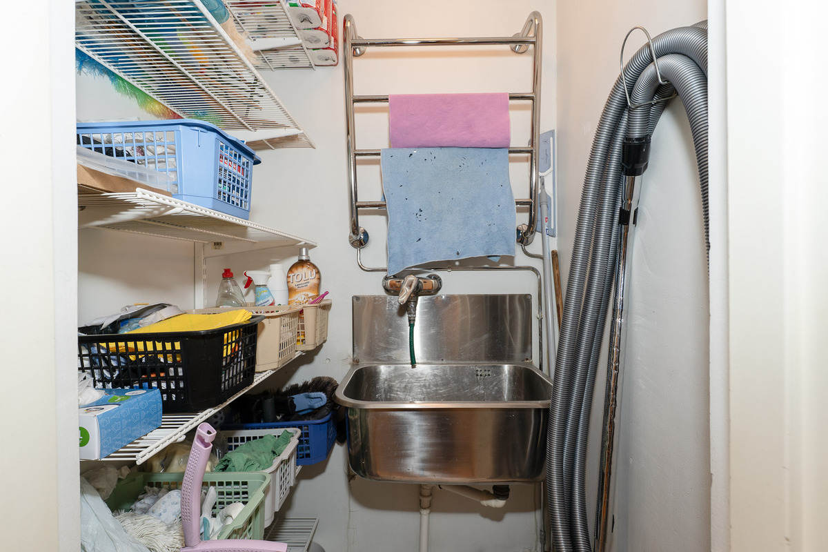 Eteisessä on siivouskomero