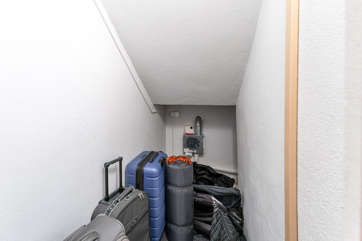 Portaan alle mahtuvat vaikka matkalaukut