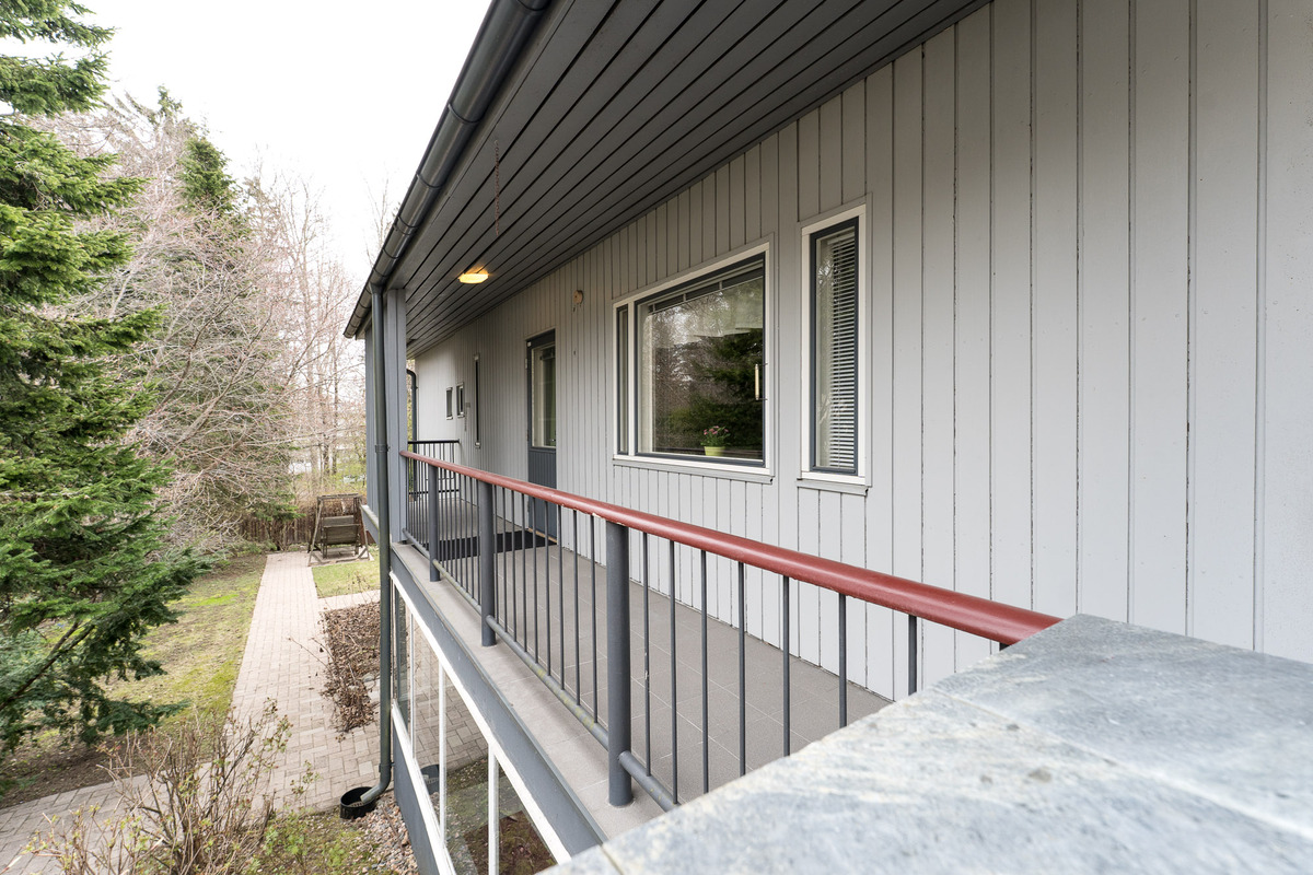 Käytävä keittiön ovelle