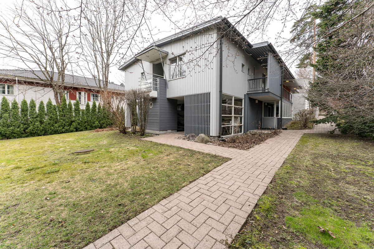 Julkisivu koillisesta