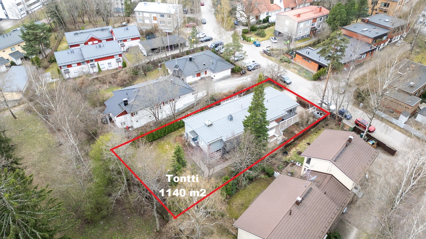 Ilmakuva koillisesta, oman tontin rajat suuntaa antavasti