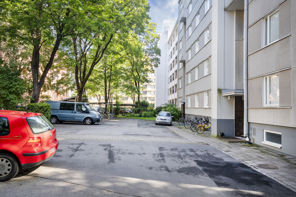 Asunnon ikkunat eivät ole sisäpihalle.