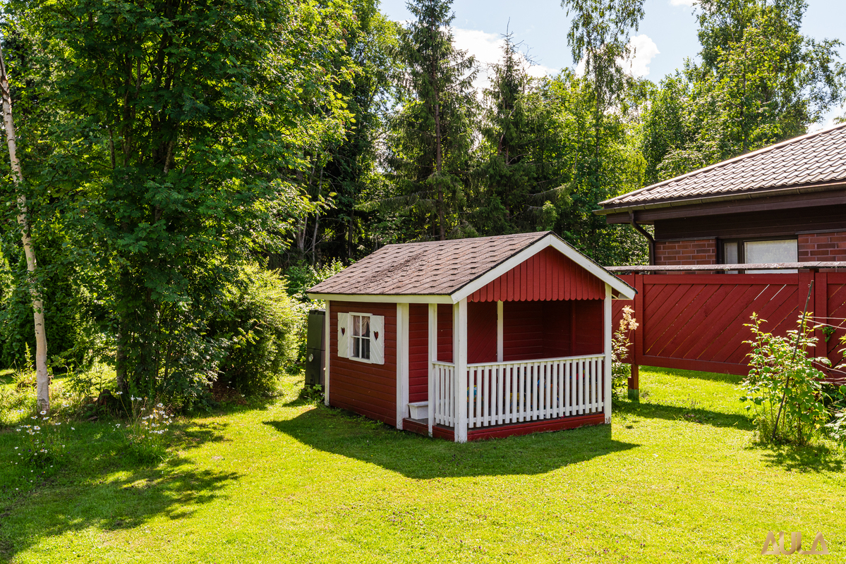 Takapihan leikkimökki