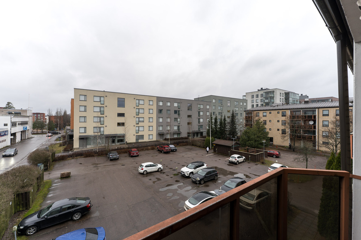 Parvekkeelta sisäpihalle