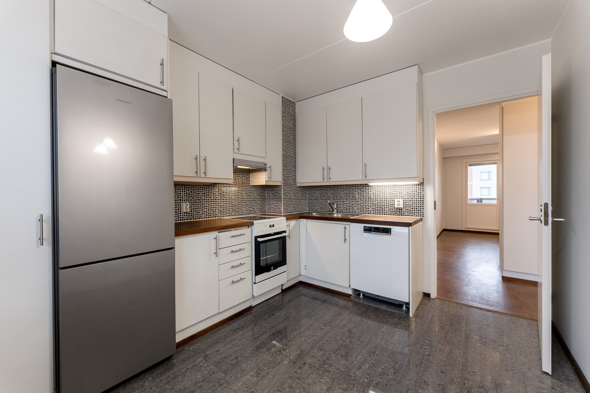 Keittiön kaapit ja koneet