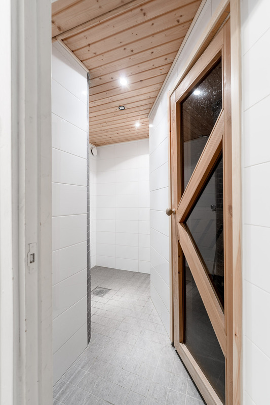 Saunaan ja pesuhuoneeseen kodinhoitohuoneesta