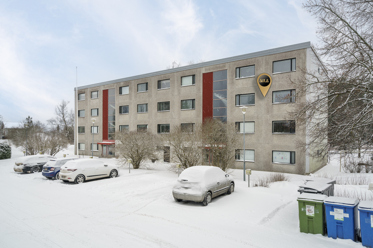 Julkisivu ja sisäänkäynti