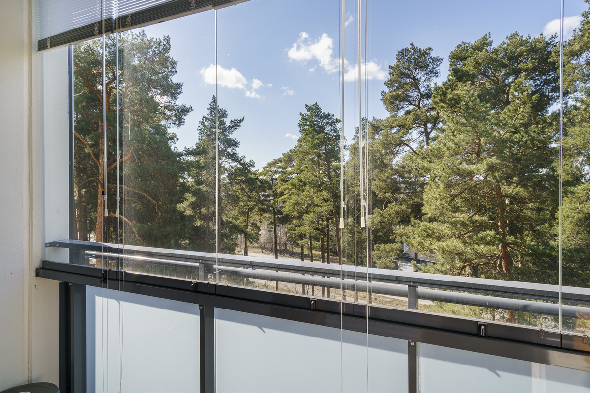 Lasitettu lounaisparveke