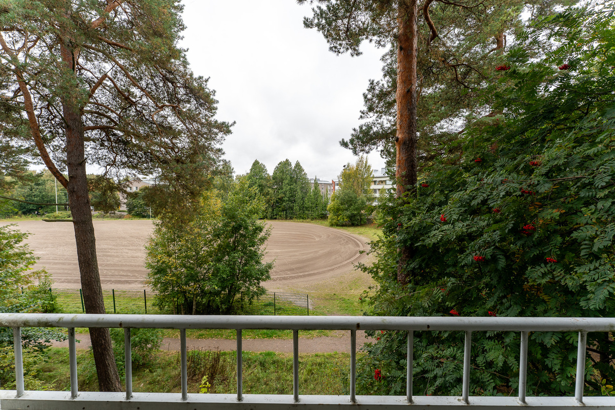 Näkymät parvekkeelta Steniuksenkentälle