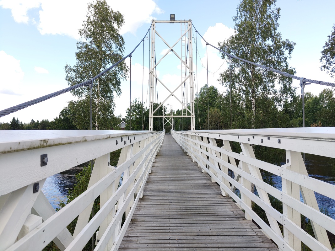 Riippusilta ulkoilu reitillä