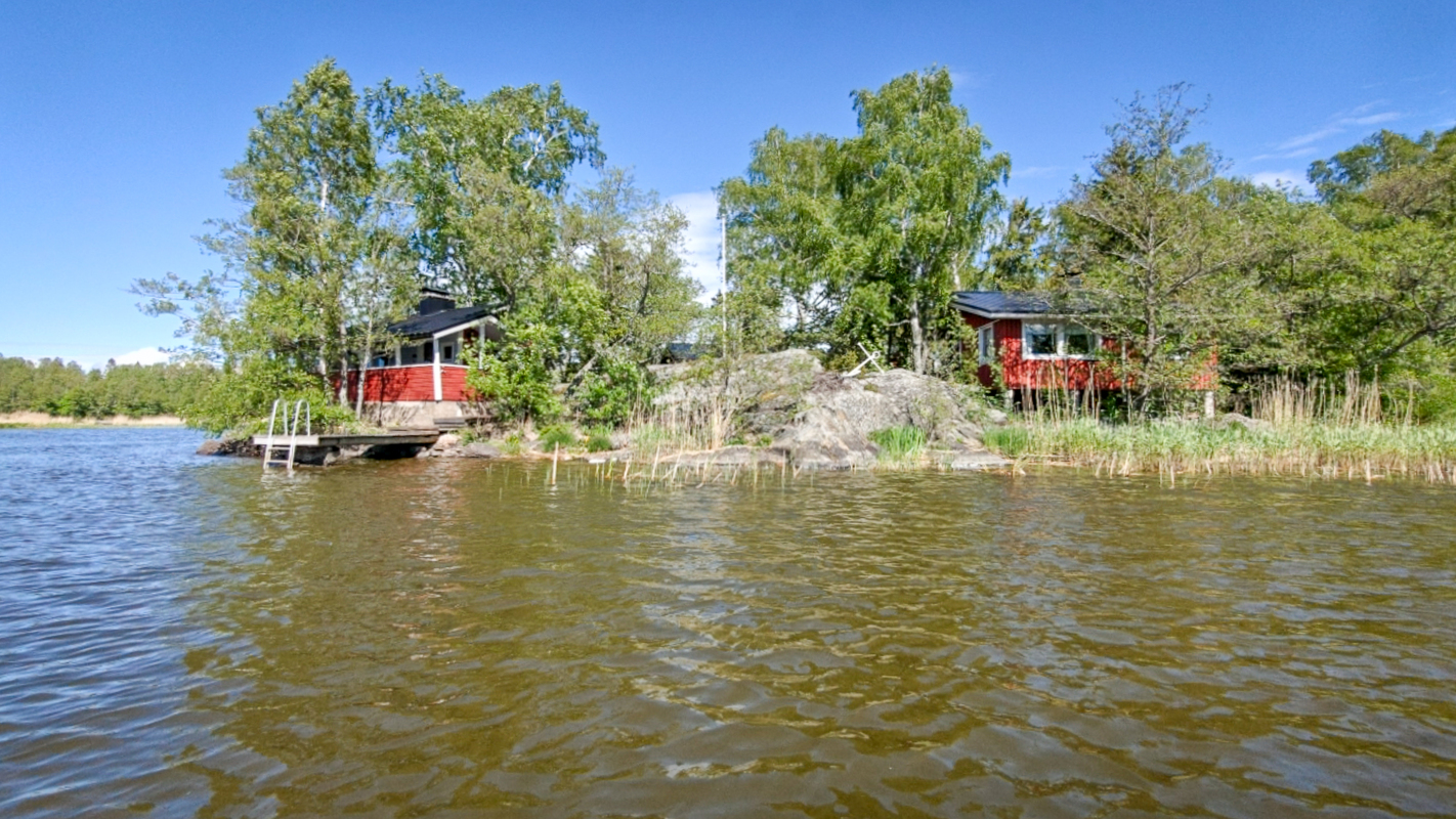 Sauna ja päärakennus
