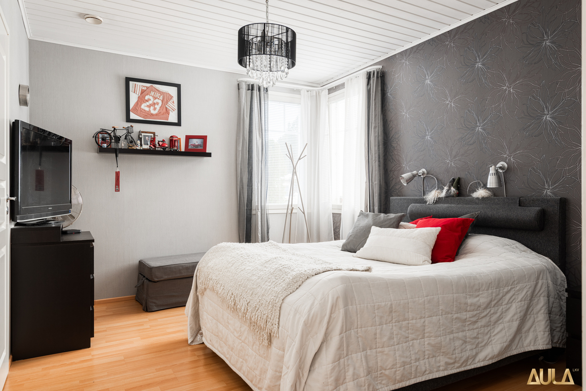 Alakerran makuuhuone