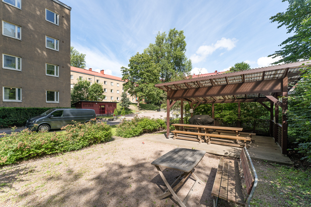 Grillikatos ja oleskelualuetta