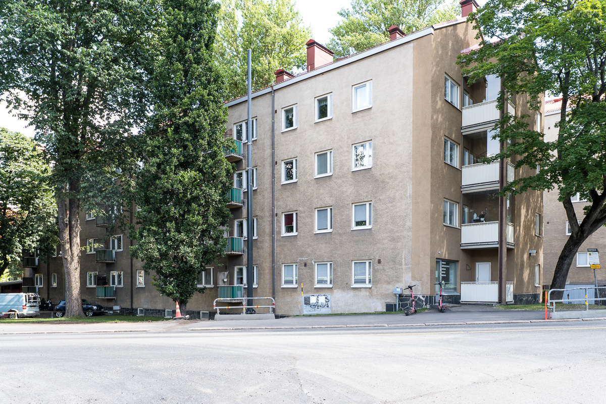 Julkisivu Mäkelänkadulta
