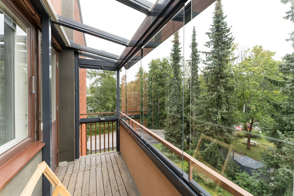 Lasitettu ja lasikatettu parveke