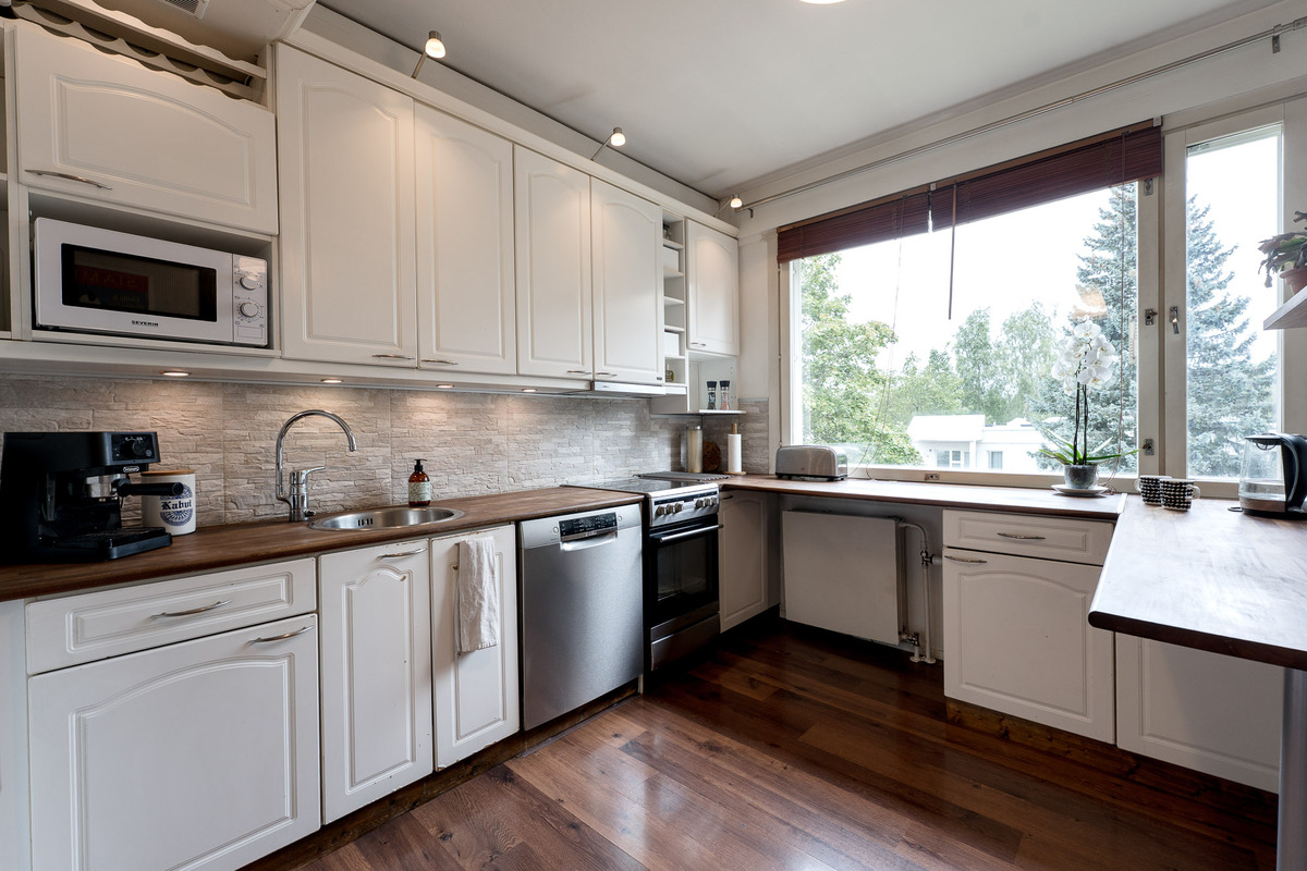 Keittiössä laskutilaa runsaasti