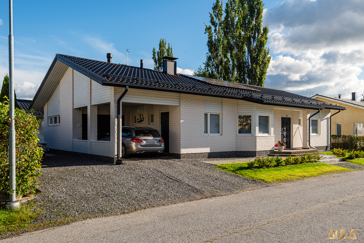 Julkisivu