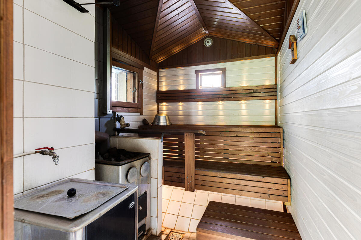 Uskjärventie 143 - saunarakennuksen sauna