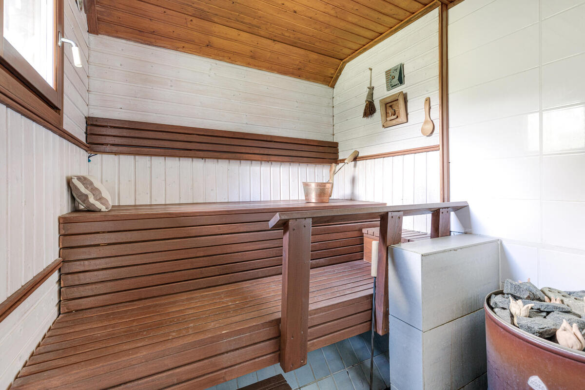 Uskjärventie 143 - päärakennuksen sauna