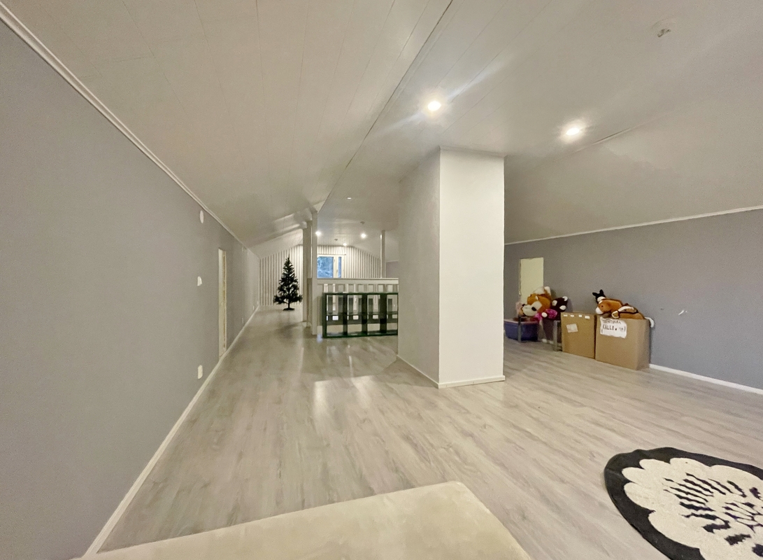 Varastotilaa yläkerrassa