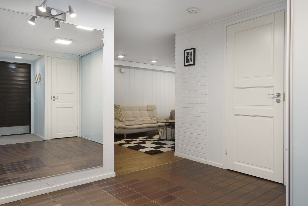 Eteisestä takkahuoneeseen