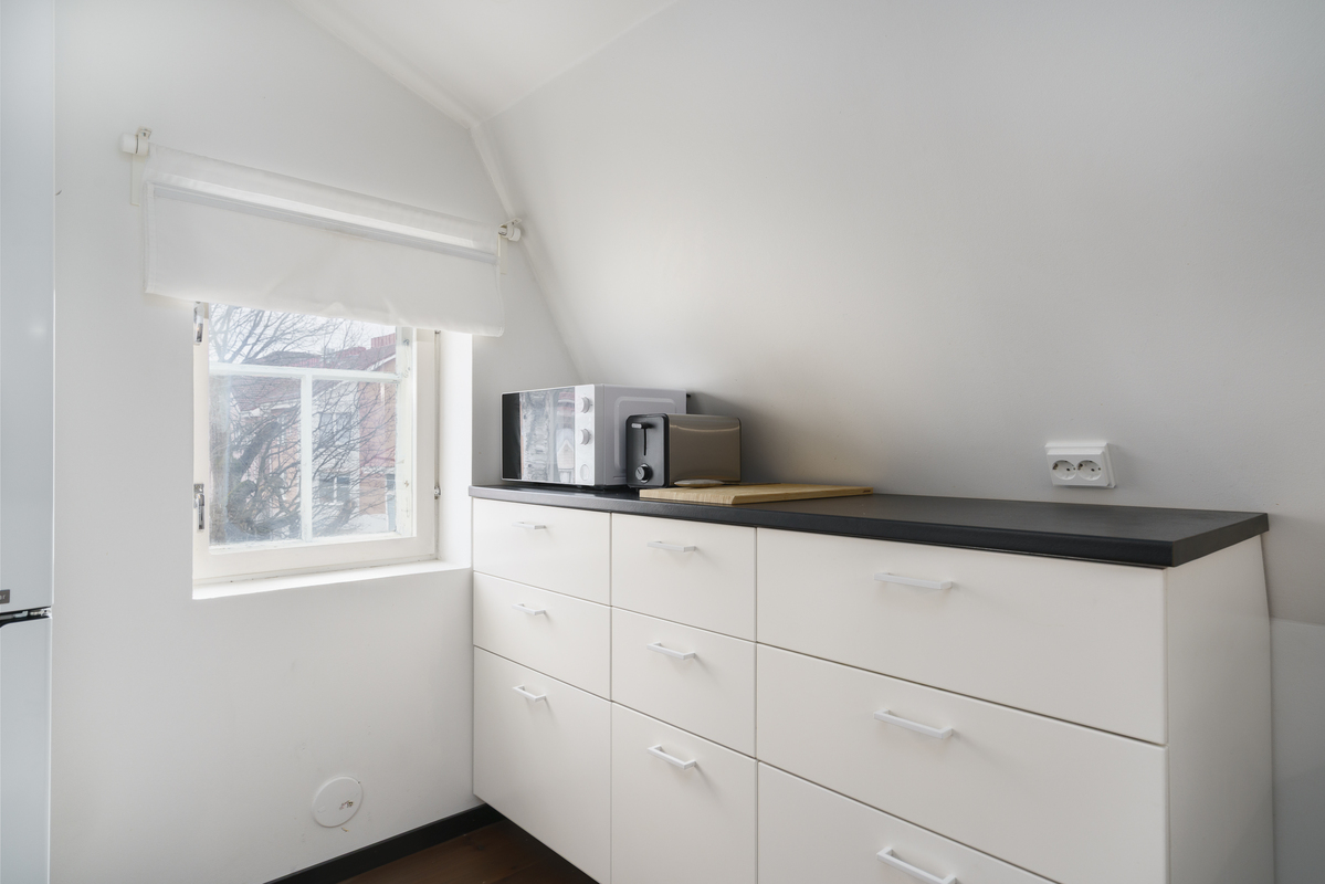 Ikkuna myös keittiön puolella