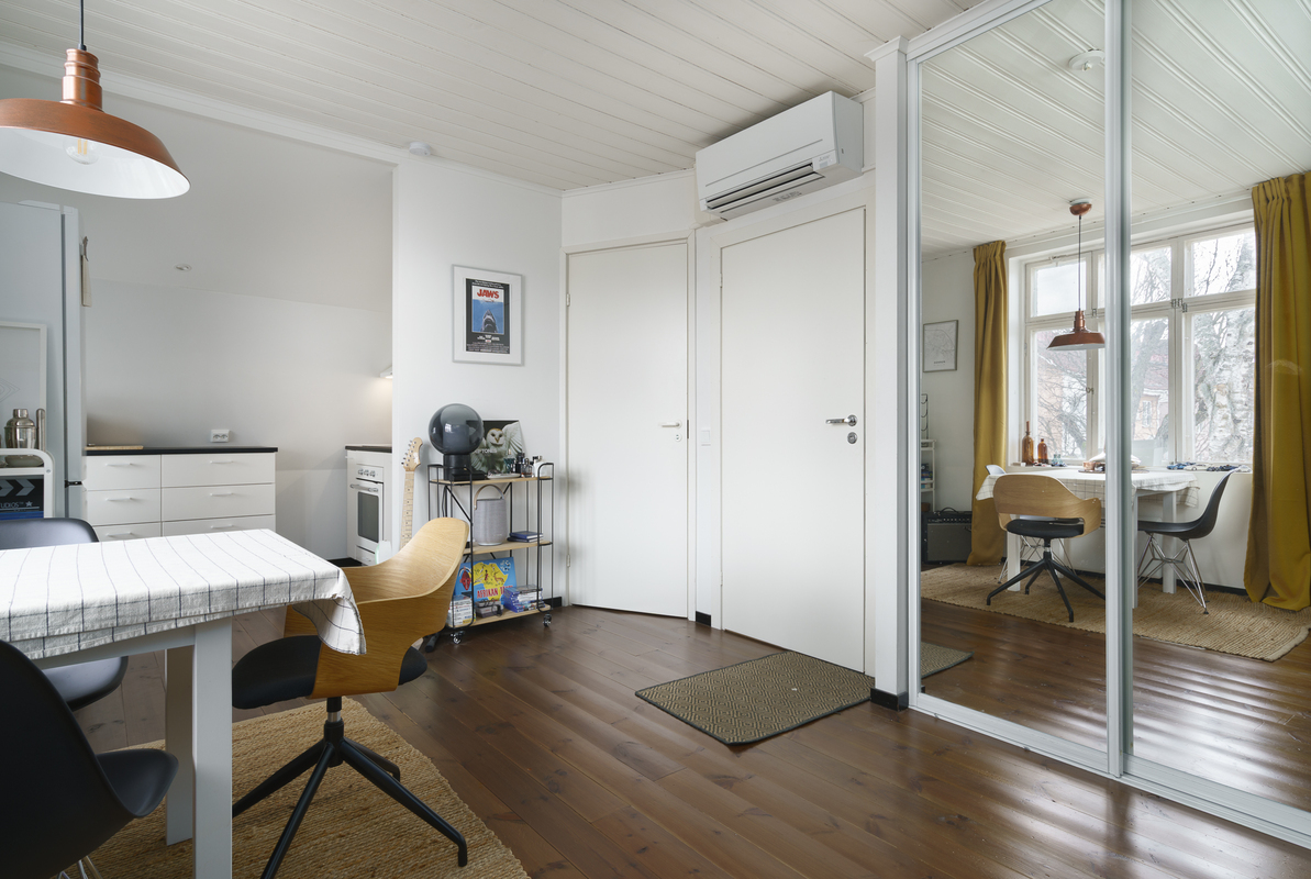 Ilmalämpöpumppu lämmittää ja viilentää.