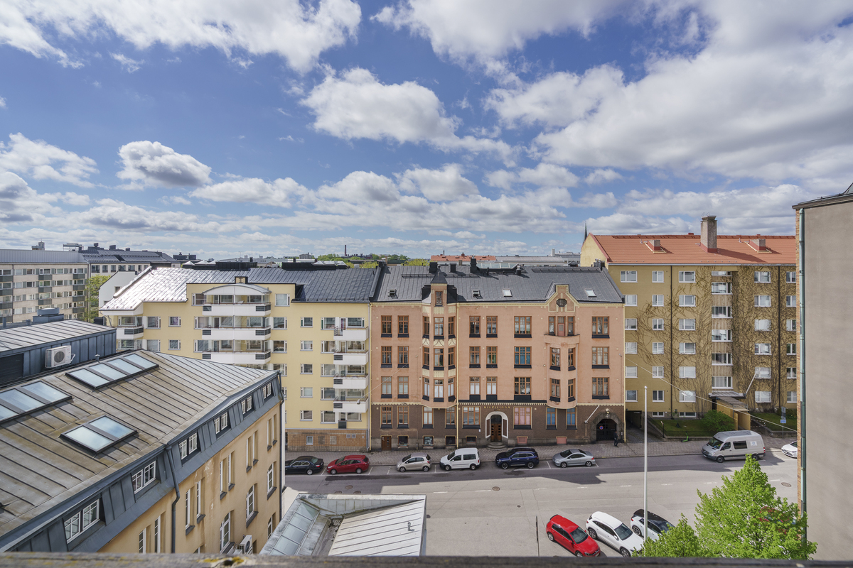 Näkymä keittiöstä ja makuuhuoneista