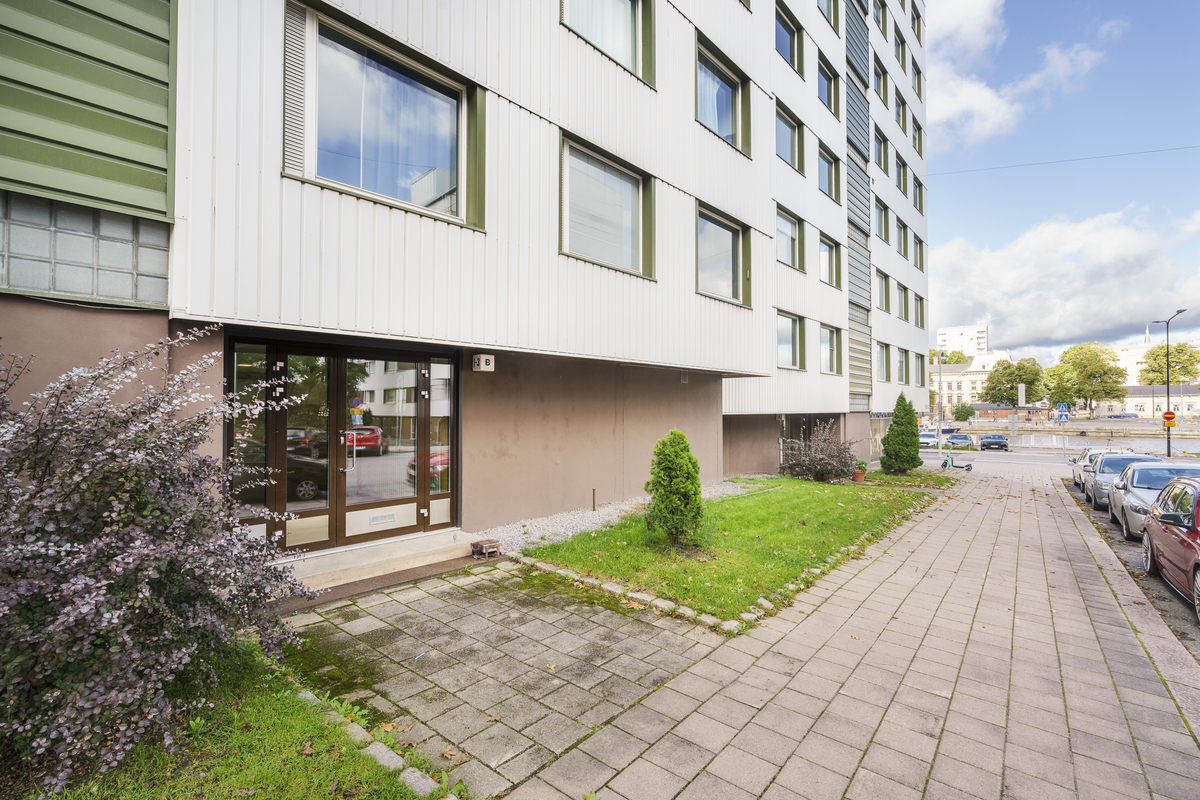 Sisäänkäynti Sotalaistenkadun puoleltao