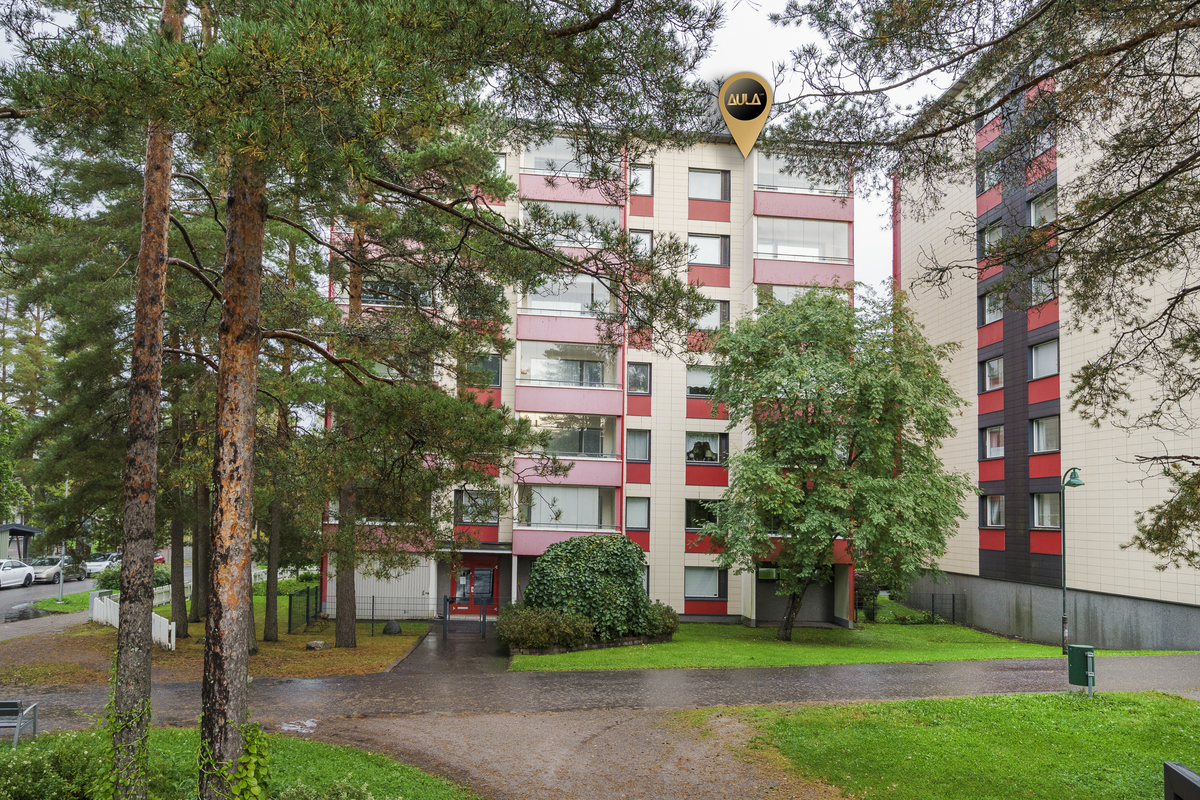 Myös länne puolelta pääsee sisälle.