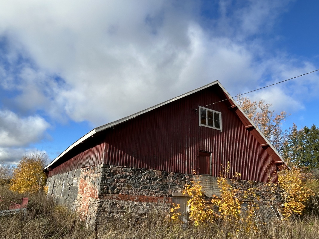 Kivinavetan julkisivua