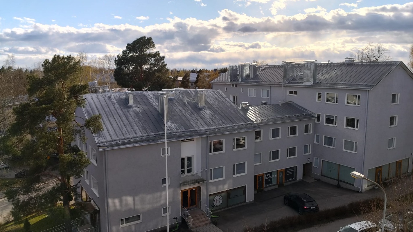 Parvekenäkymä länteen