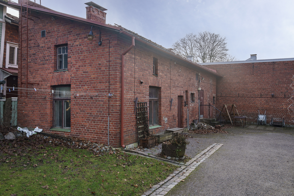 Piharakennus, jossa mm. sauna