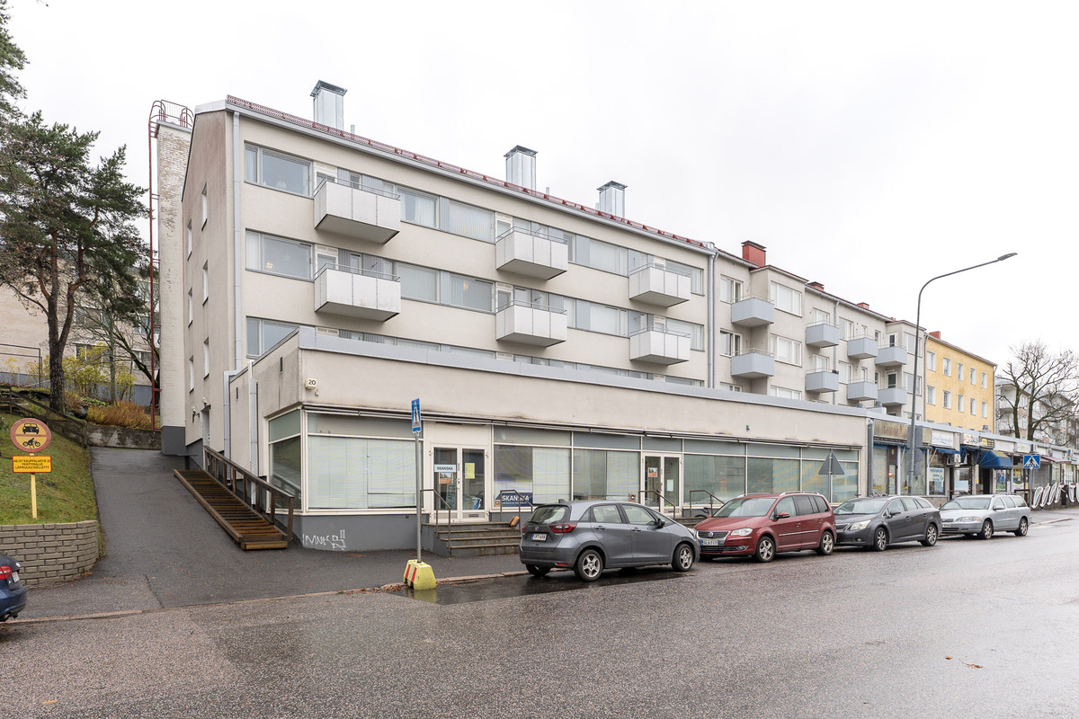 Kauppalantien puolen julkisivu