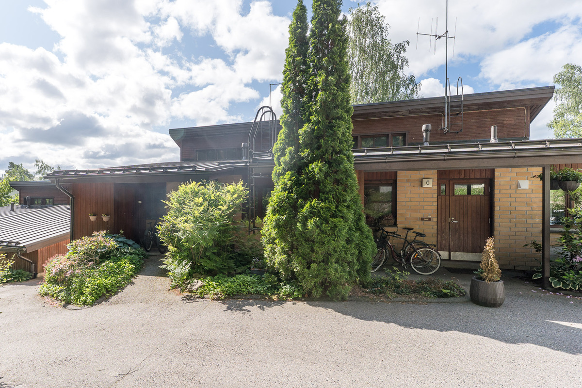 Julksivu sisäänkäynnin puolelta