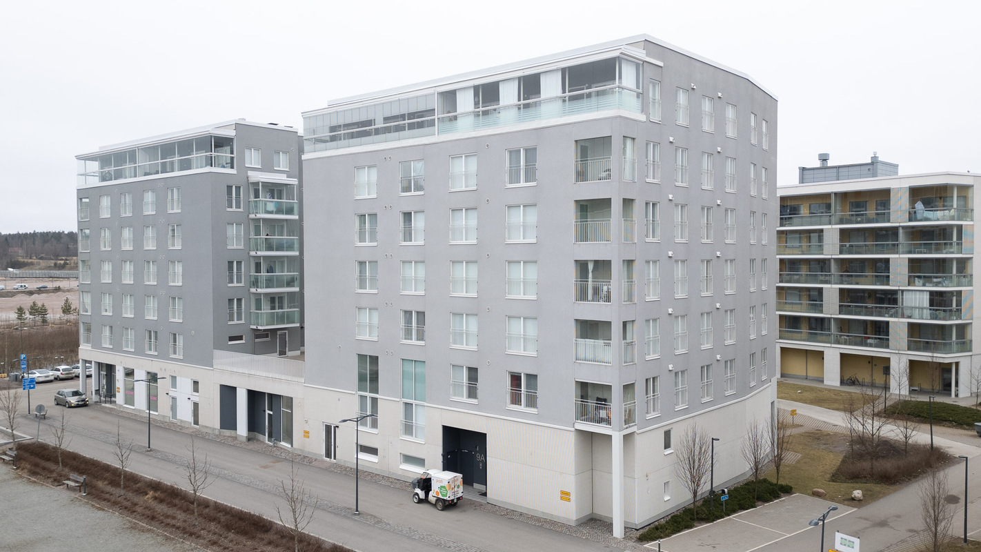 Julkisivu kadun puolelta